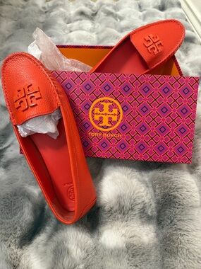 TORY BURCH, Orange LEATHER Logo Loafers🔥🔥🔥 Absolutely STUNNING! New!
